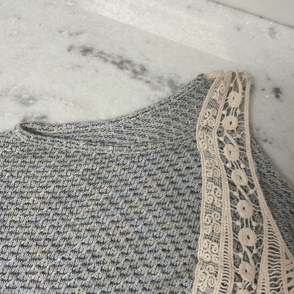 Light weight cold should knit top - Picture 3 of 5